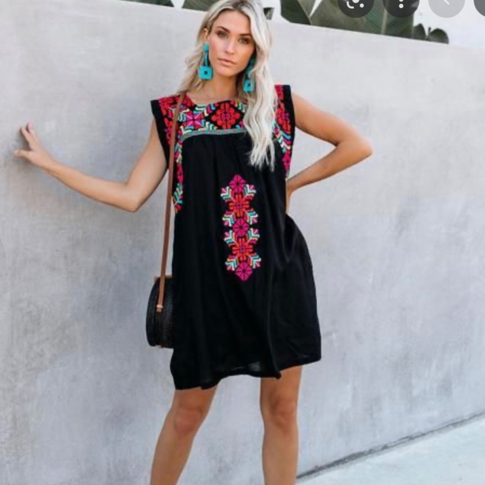 VICI - Playa Del Carmen Pocketed Embroidered Dress - XS